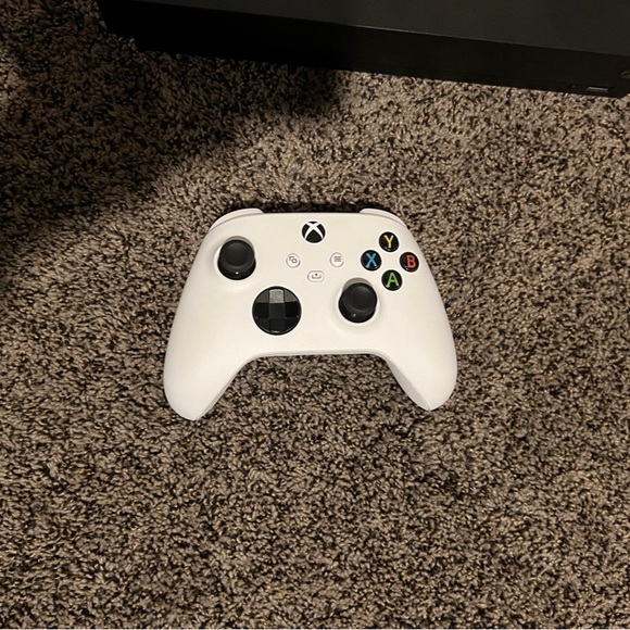 Xbox One X and brand new controller - Picture 4 of 5